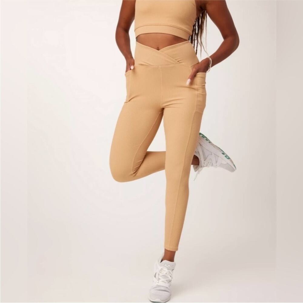 NWT Tone It Up Ribbed Crossover Beige Tan Leggings Sz M